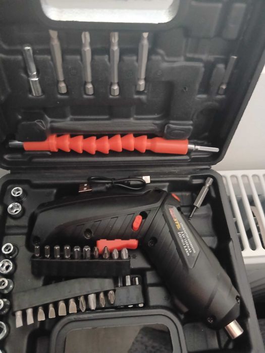 Vănd trusă cu șurubelnițe