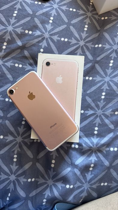 Продаю Iphone 7