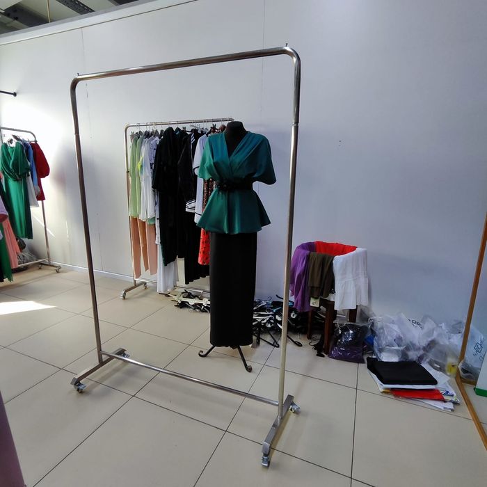 Продам зеркало, рейлы,плечики, ленты