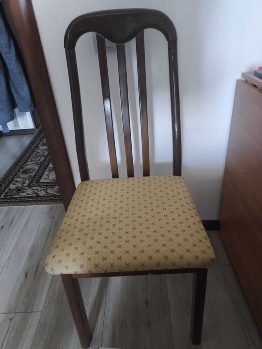 Продам стулья деревянные