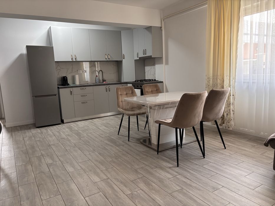 Inchiriez apartament