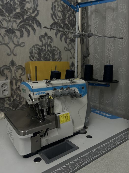 Оверлок/Швейная машина Jack E4S