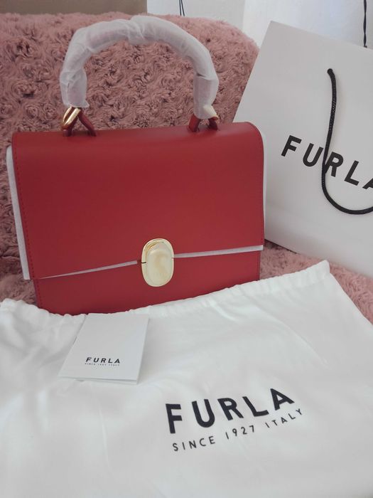 Оригинална чанта Furla.
