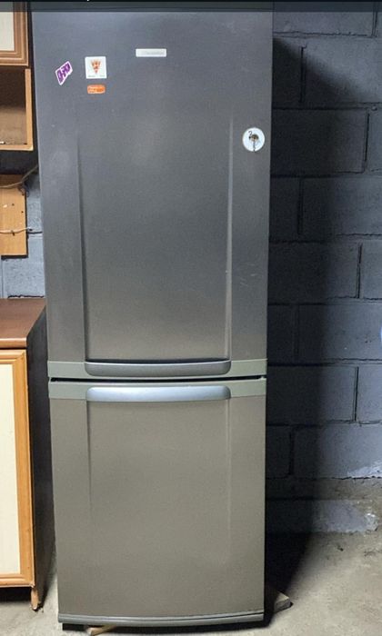 Продам холодильник, рабочий, срочно.