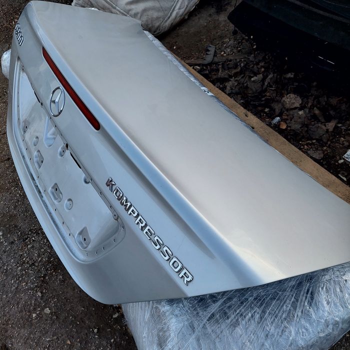 Заден капак Мерцедес Ц класа W203 седан