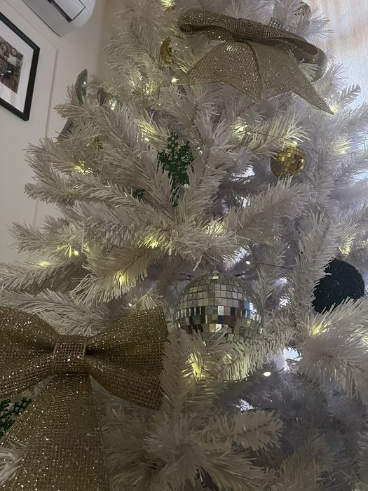 Коледна Елха + украси.