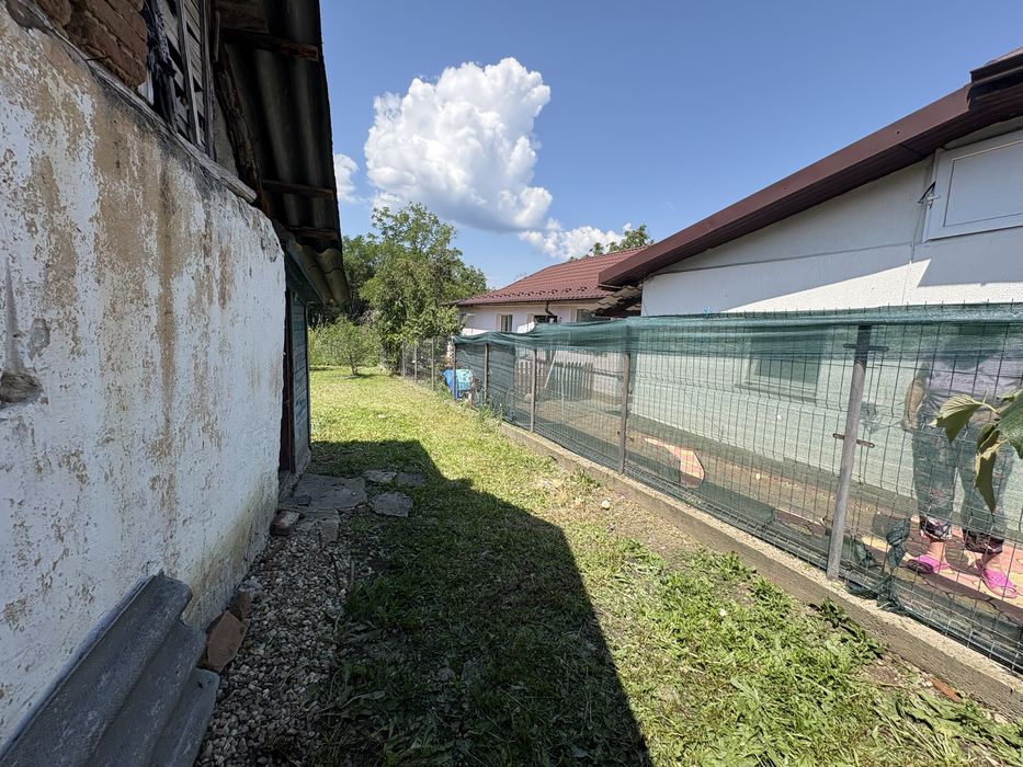 Teren 655 m² + casă în Bascov