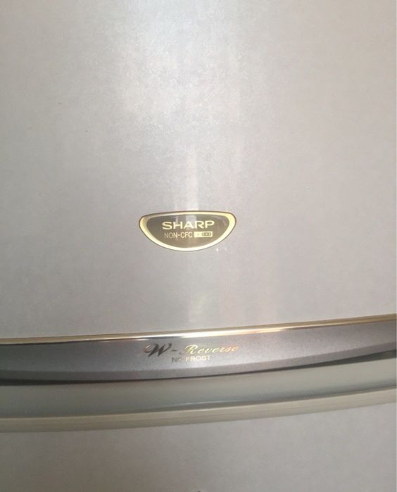 Холодилник Шарп (Sharp) япония большая и вместительная