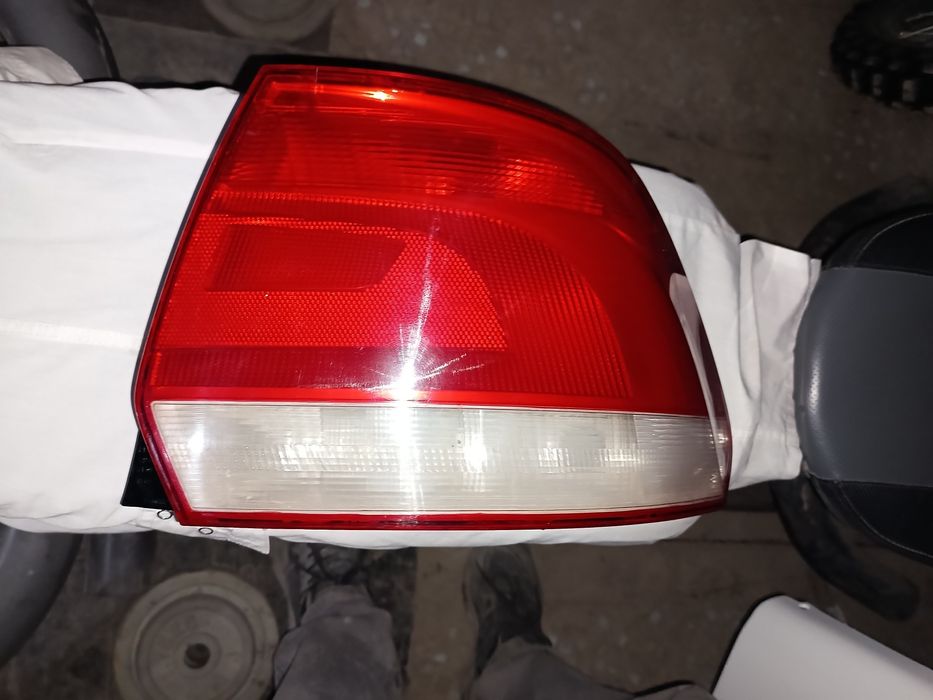 Задний правый фонарь