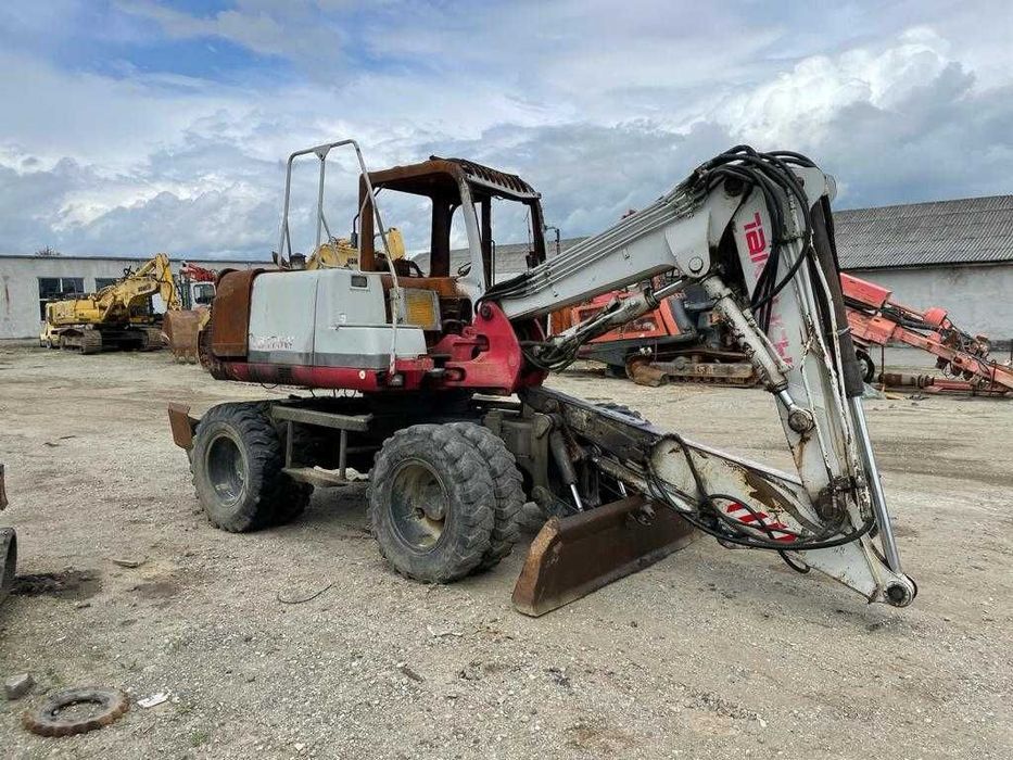 Distribuitor hidraulic excavator pe roti Takeuchi TB175 W