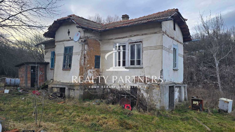 Продава Къща - с. Лесковец, обл. Перник