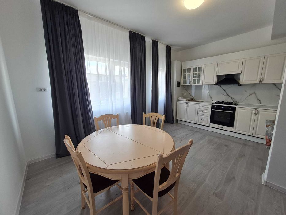 Proprietar- Vila cu  4 camere,curte 250 mp,zona Craitei-Domnesti