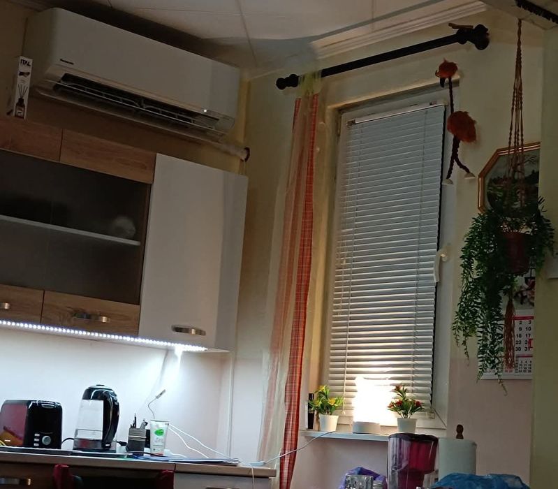 Продавам масивна триетажна къща в гр.Трявна