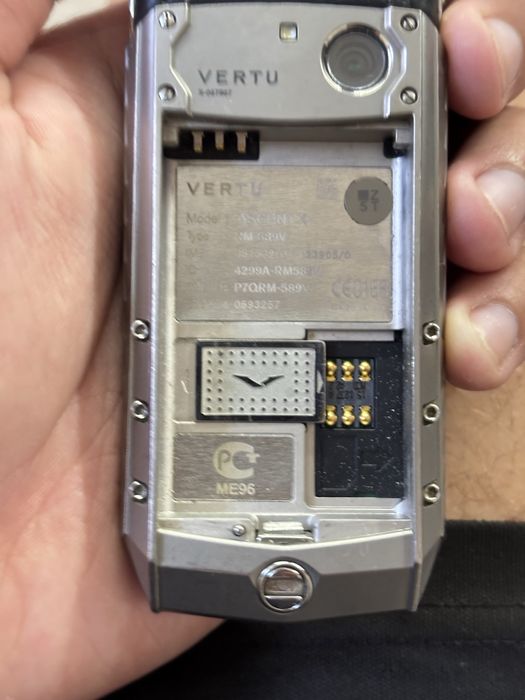 VERTU Ascent knurled black