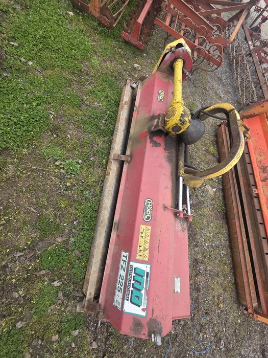 Tocatoare resturi vegetale in tiranti la tractor INO 2.2M hidraulică
