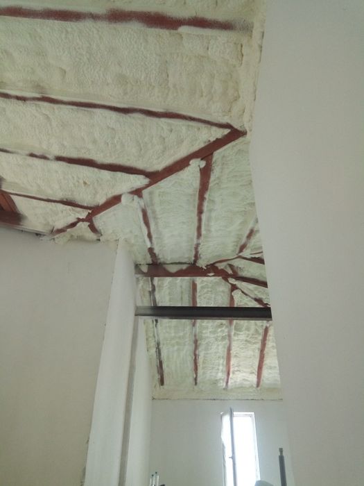 Izolatie/Izolații cu spumă poliuretanica termică și fonica