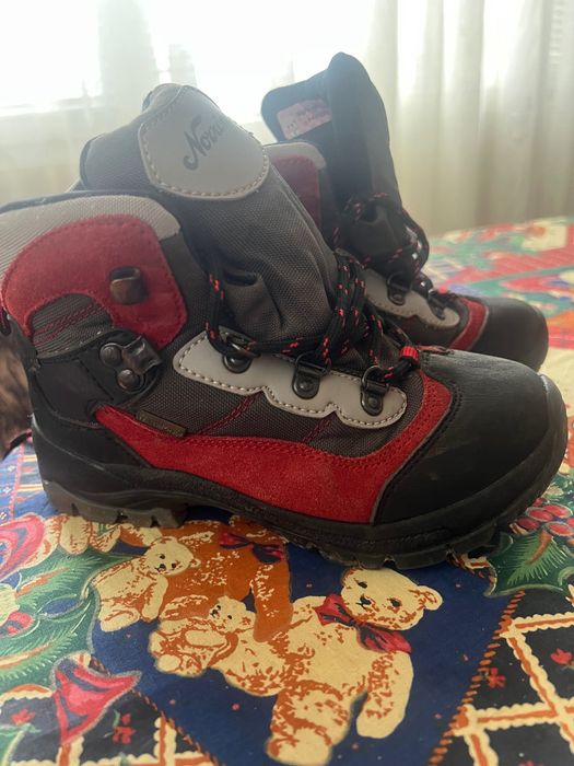 Детски боти и апрески