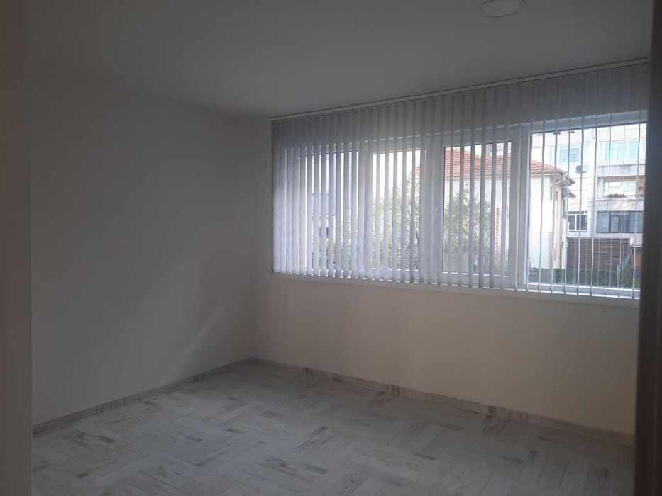 Дава се под наем Офис в Шумен, Добруджански - 37 кв.м за 280.5 € - Снимка #6