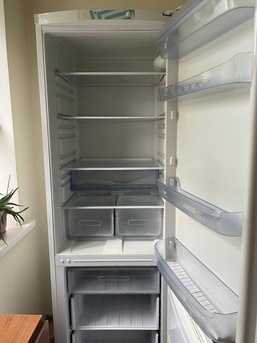 Холодильник Indesit