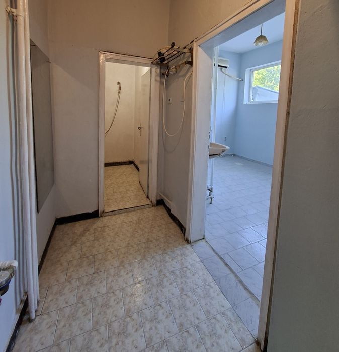 Помещение под наем със санитарен възел.