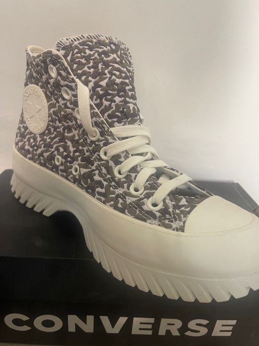 Чисто нови Кецове Converse