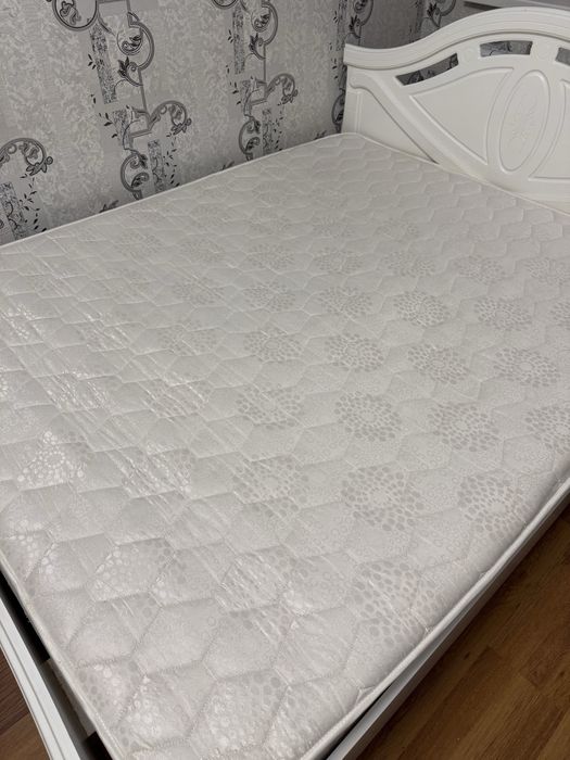 Продам двухспальную кровать