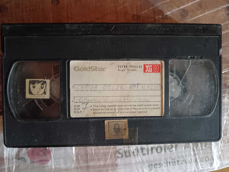 Vând casete filme 30 de casete diverse filme