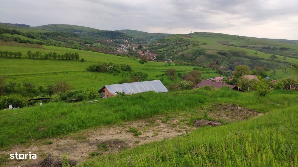 Teren de vânzare cu acces asfaltat și utilități