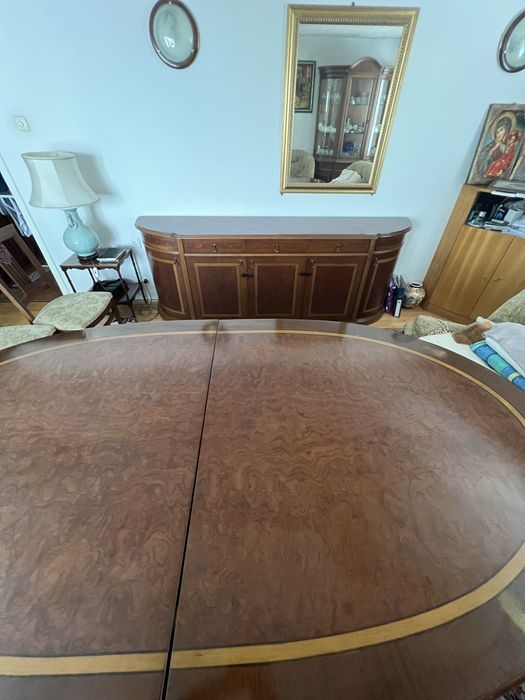 Бутикови мебели от масив