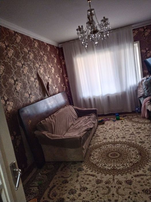 3 хонани бемалол 4 хона килинган сотилади 78 КВ богча мактаб Якин