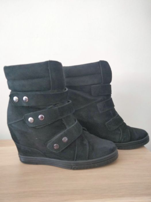 Продаются ботильоны