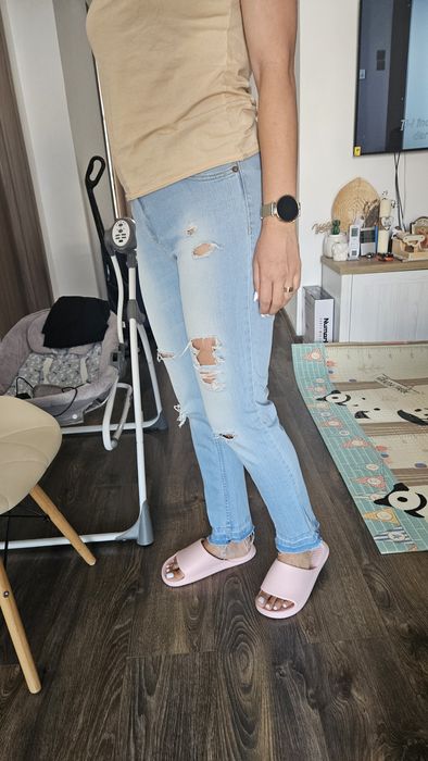 Blugi Stradivarius mărimea 34