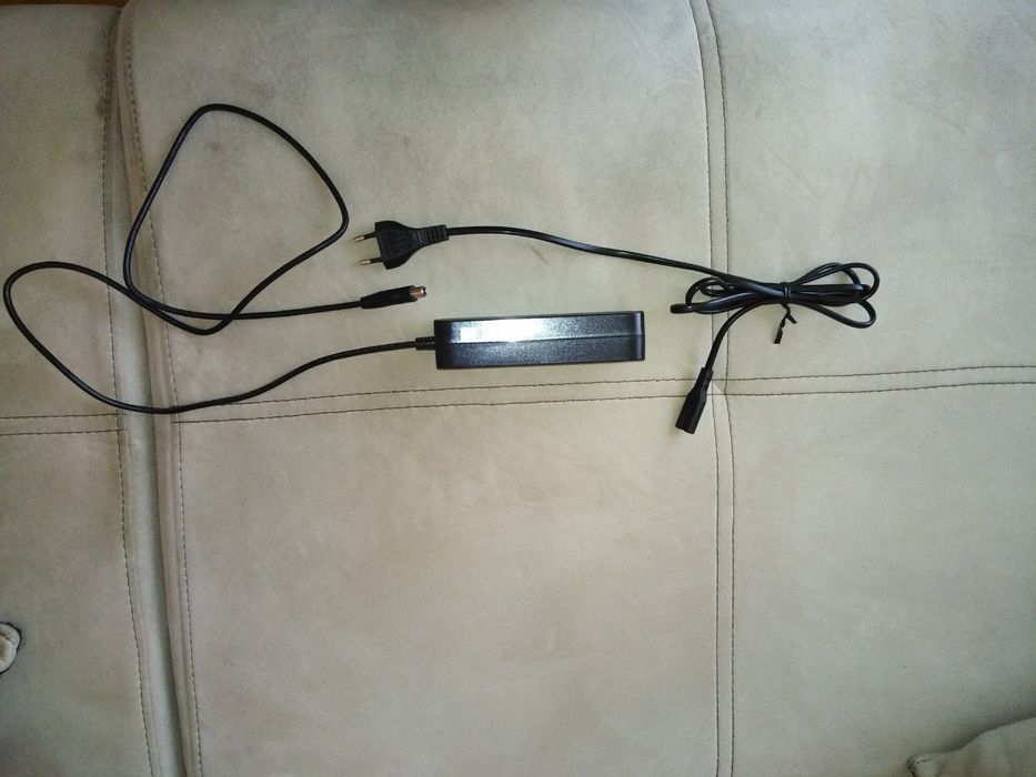 Зарядно устройство за тротинетка