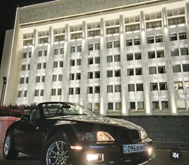 Аренда BMW Z3 черного цвета.