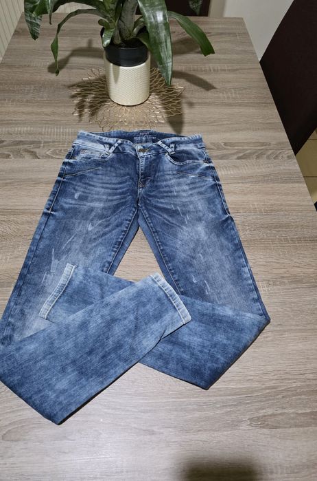 Blugi Esprit mărimea 28/32