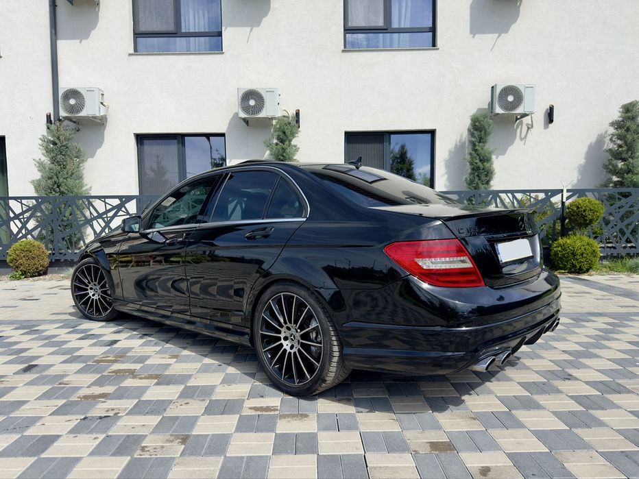 Pret 25.000 E Mercedes-Benz C63AMG 2010 476 CP EXTRA FULL Variante