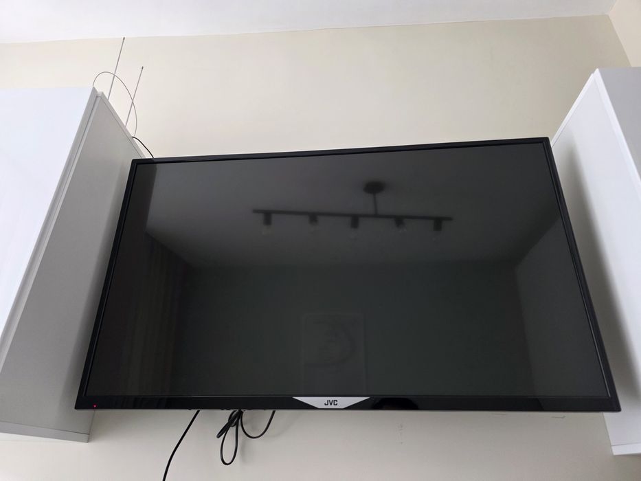 Смарт телевизор JVC 47"