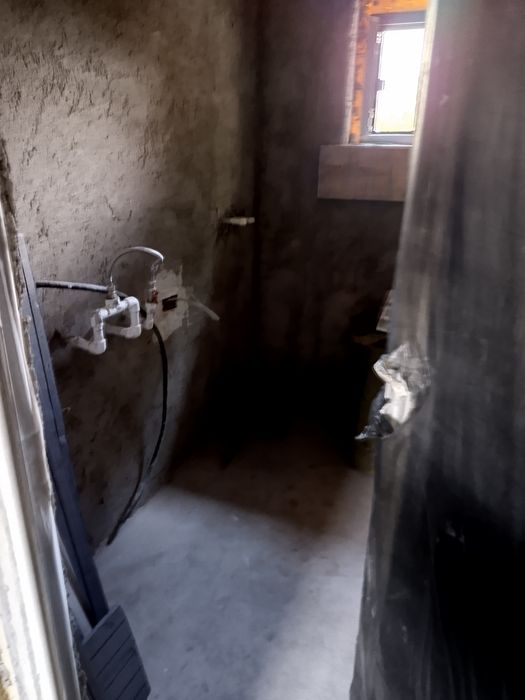 Casa de vânzare, parter , 72 mp amprenta casei , 493 mp curtea