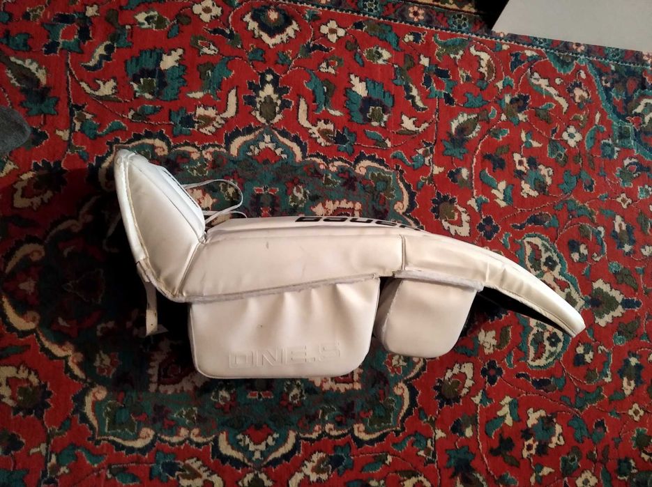 Продам щитки хоккейного вратаря