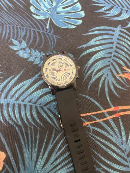 Часы colomi новые