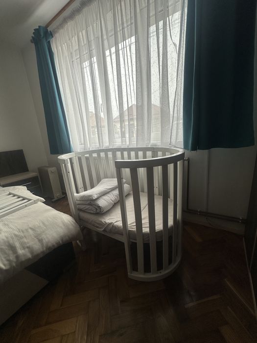 SE VINDE  Patut bebelusi , oval