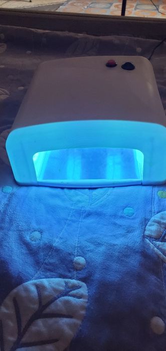 апарат для маникюра и лампа