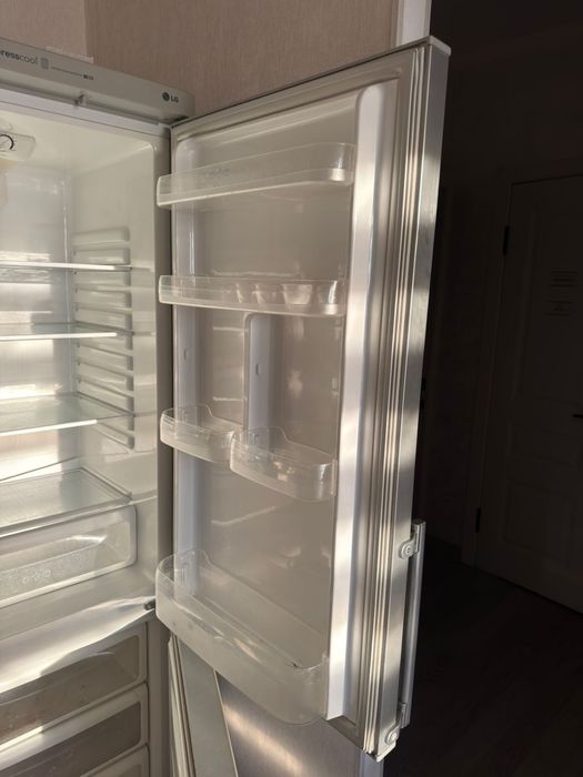 LG холодильник поодам