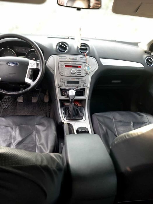 Vând Ford mondeo