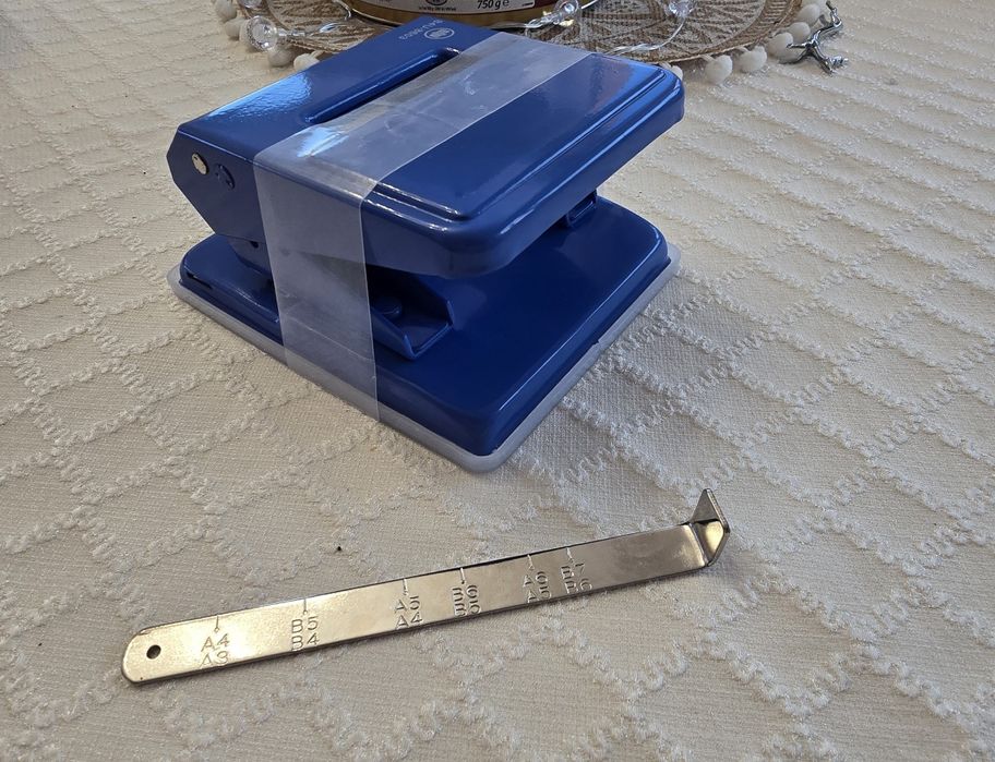 Perforator birou metalic B4U-8603 - albastru, nou, în cutie originală