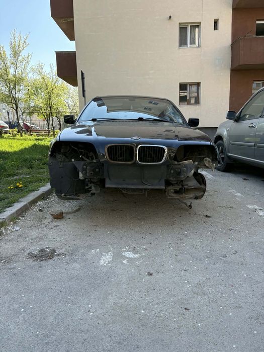 Vind sau schimb 2 e46 2.0 136 ccp cel negru e automat
