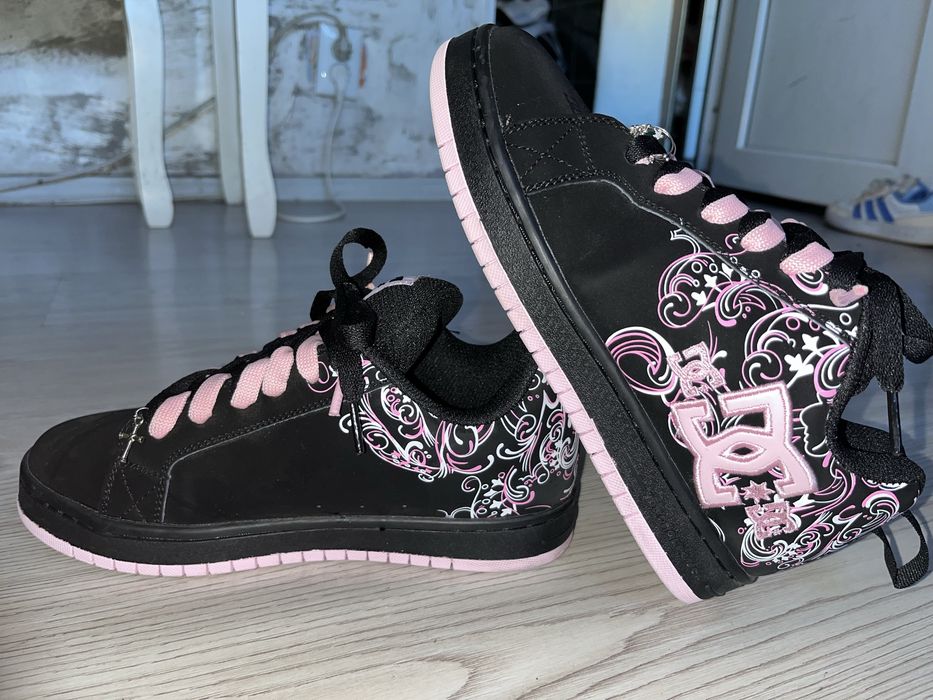 DC pink graphic.