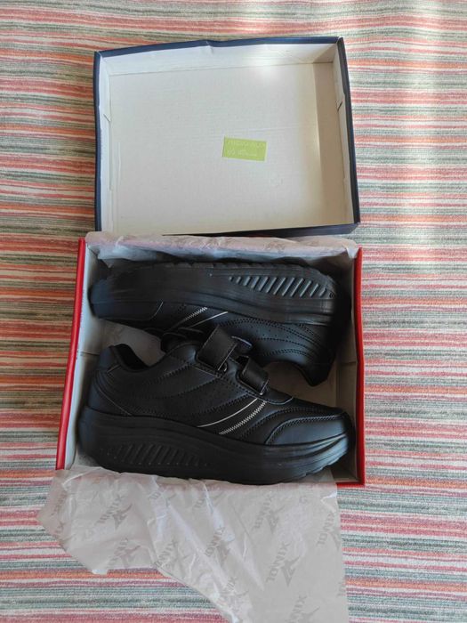 НОВИ дамски маратонки Jomix Summits (черни) – №38