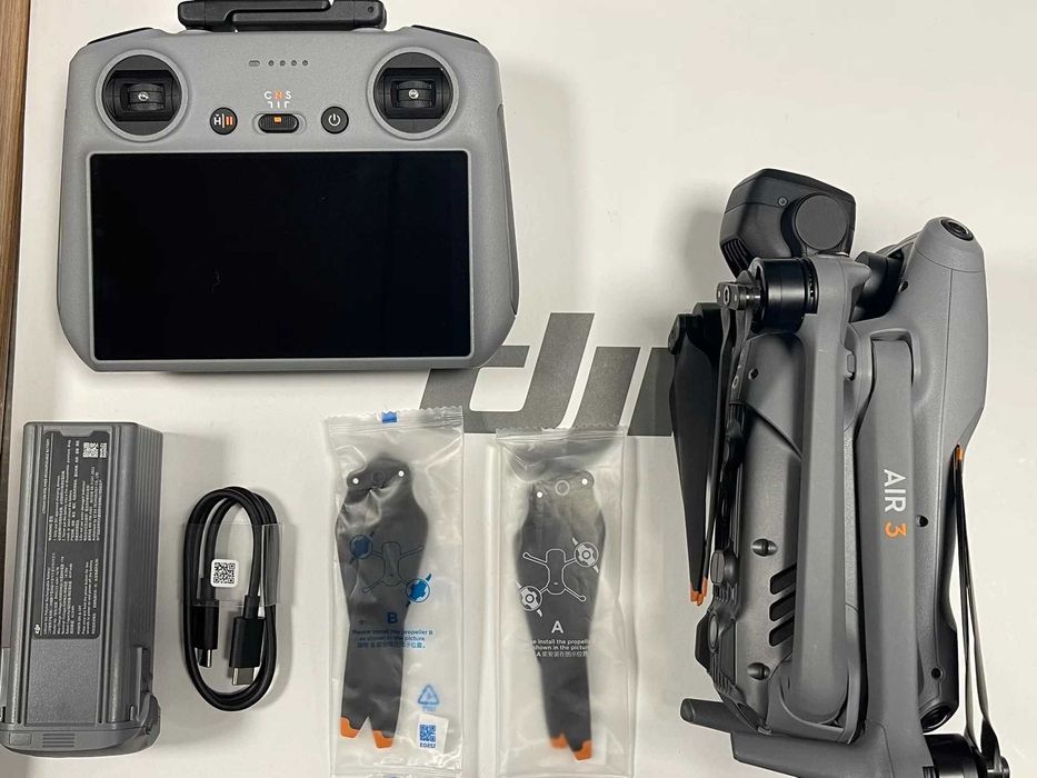 DJI Air 3 Standard Combo - Utilizat, Funcțional