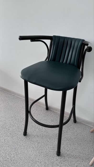 Барный стул,или стульчик для визажиста